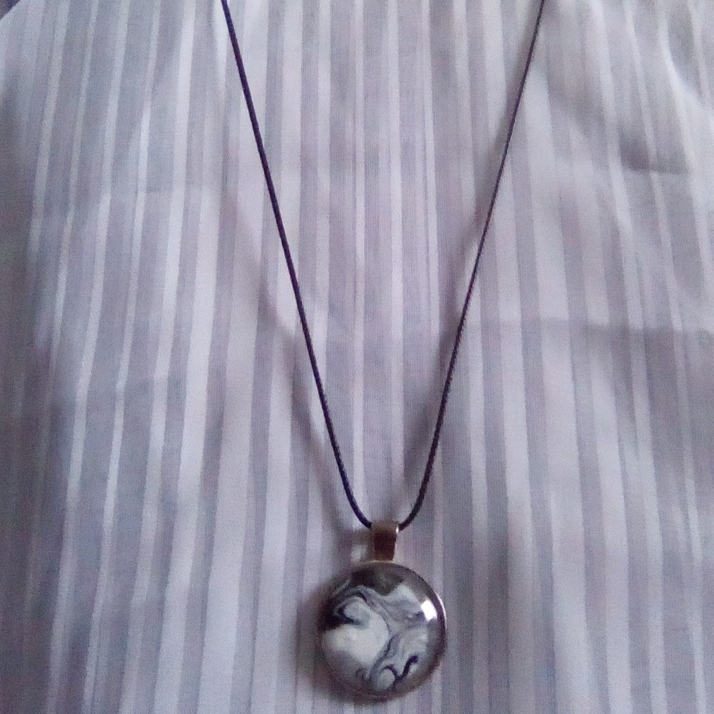 Handmade Black White Marbled Glass Pendant Necklace Bronze Tone Cord Adjustable - Picture 3 of 8